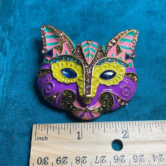 Large and Heavy Cat Face Brooch - Picture 5 of 5